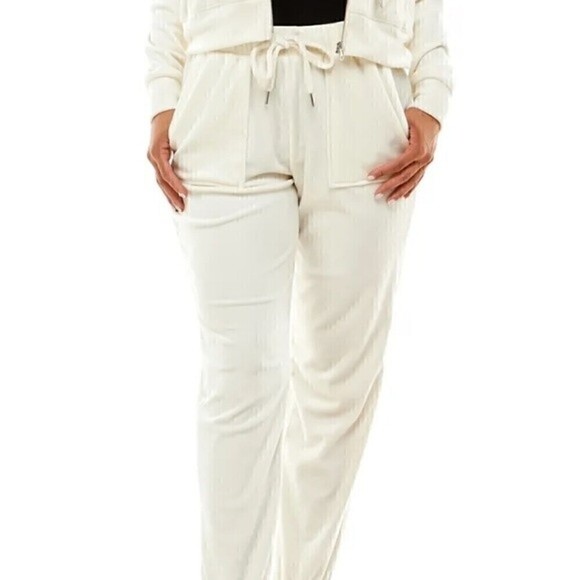 CRAVE FAME
Juniors' Utility-Pocket Velour Jogger Pants size M Ivory - Picture 4 of 4